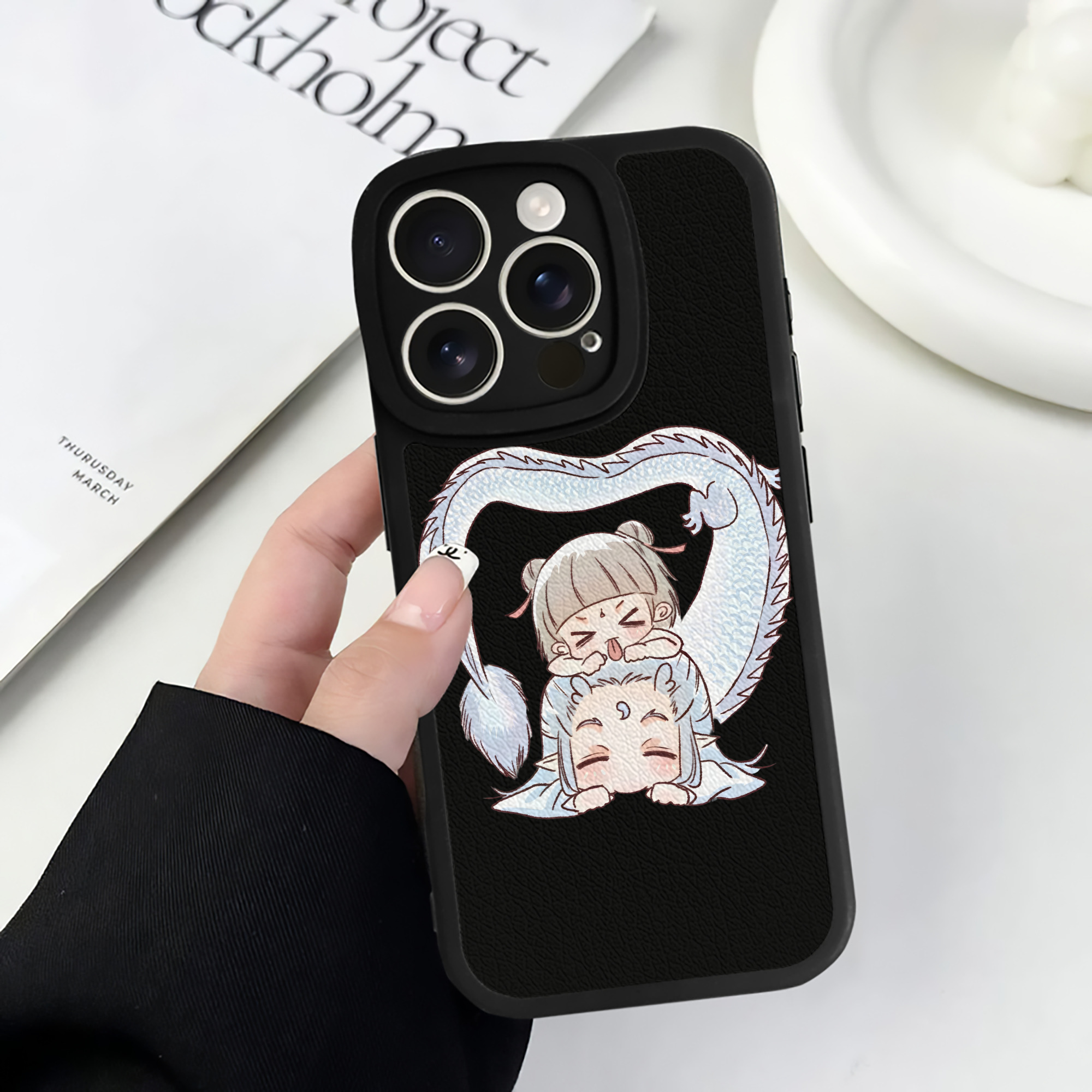 （画像用） Ne Zha 2 ナタ 魔童の大暴れ 【iPhone 16シリーズ対応】シリコンスマホケース（レザー調） 材質：シリコン